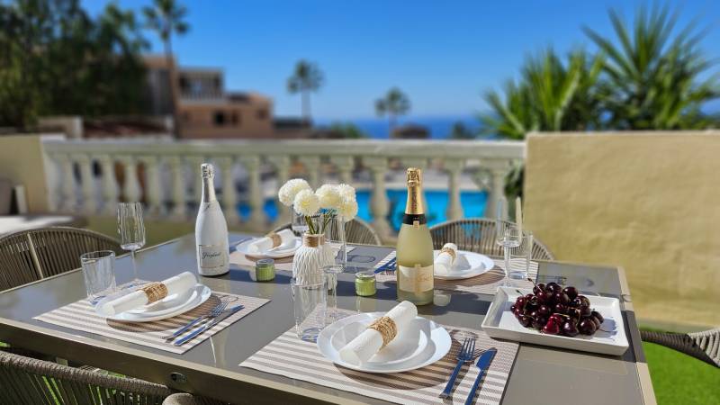 HERMOSO APARTAMENTO TOTALMENTE REFORMADO CON VISTA AL MAR COSTA ADEJE